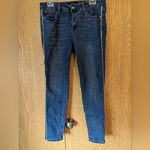 Judy Blue white piping embellished jeans size 13/31